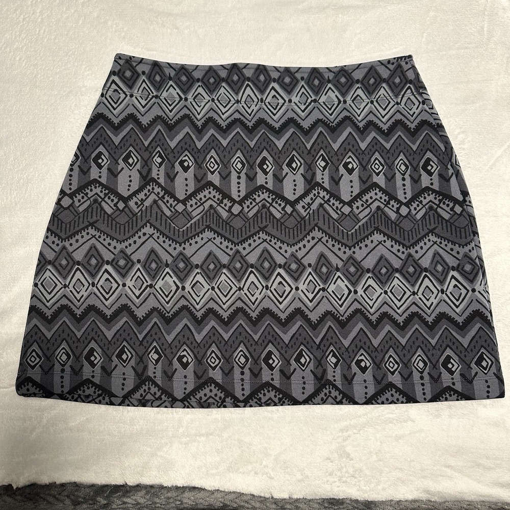 ATHLETA Skirt Womens Small Monarch Geo Printed Tech Black Hiking Outdoors
